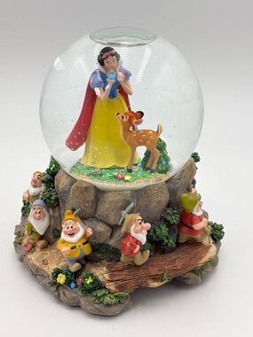 Disney Snow White & Seven Dwarfs Snow Globe Music Box Plays Heigh-Ho